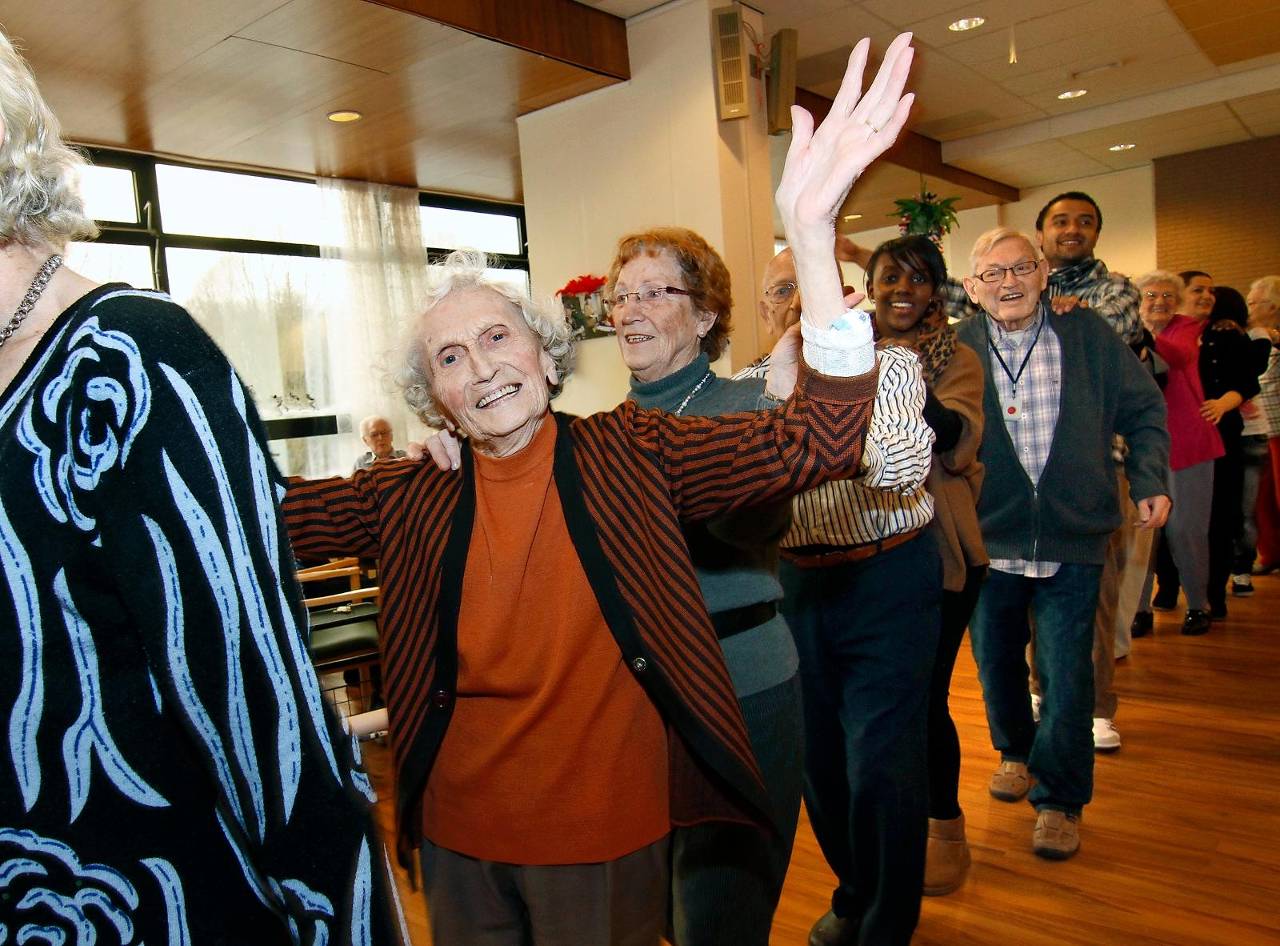 De vraag wàt nu eigenlijk acceptabele basiszorg is voor ouderen en wanneer de politiek 'nee' mag verkopen, blijft gemakshalve maar onbenoemd in het algehele opbieden tijdens de campagnestrijd. foto: HH